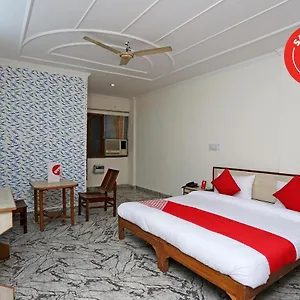 Hotel Oyo 14100 D Meridien, Gurgaon